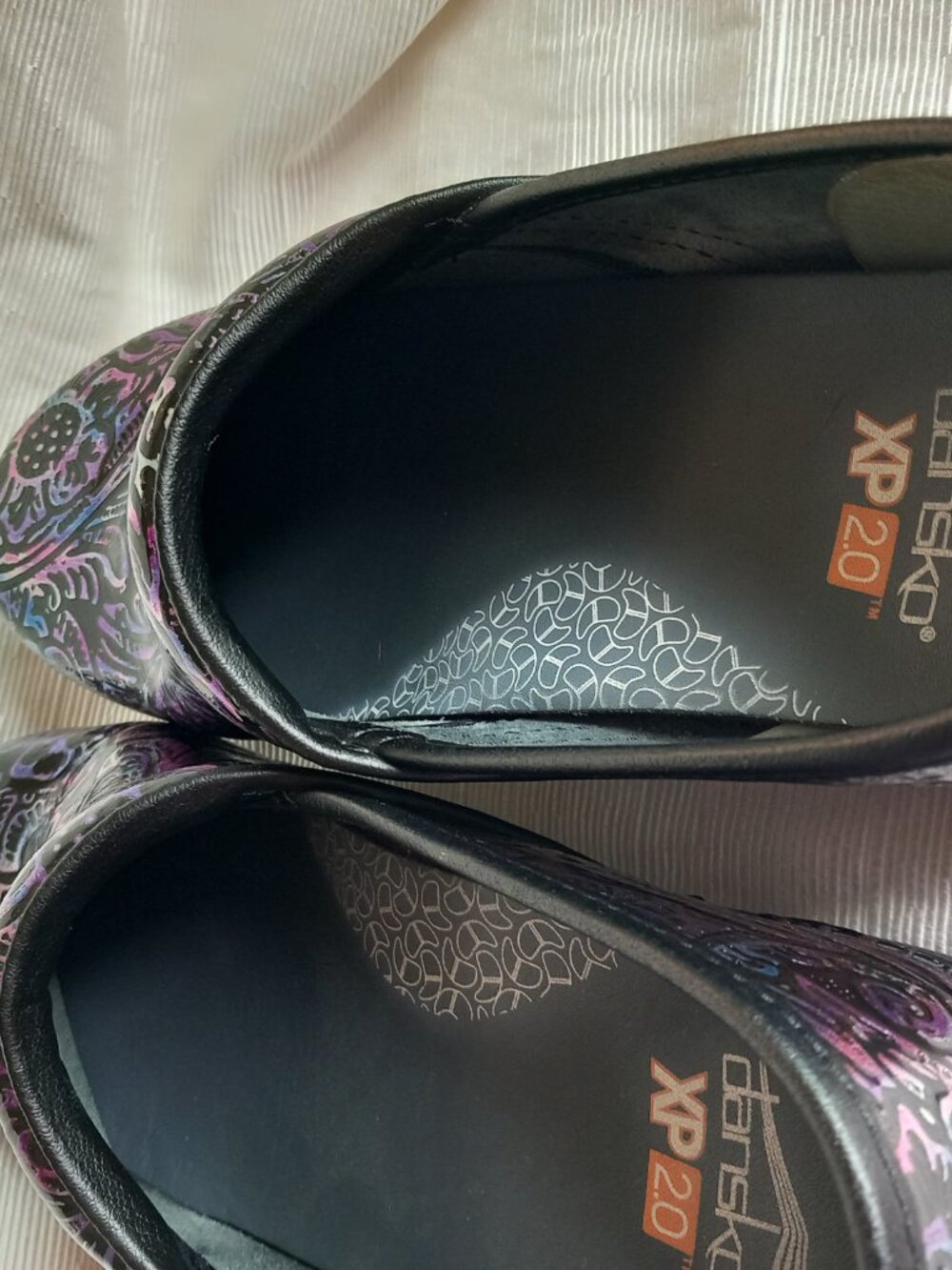 Dansko Pro XP2.0 Engraved Floral Patent Leather Clogs - Size 39 - Picture 8 of 10